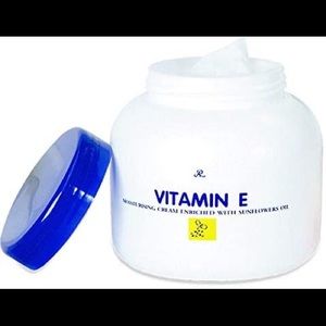 Vitamin E Cream Made from Thailand